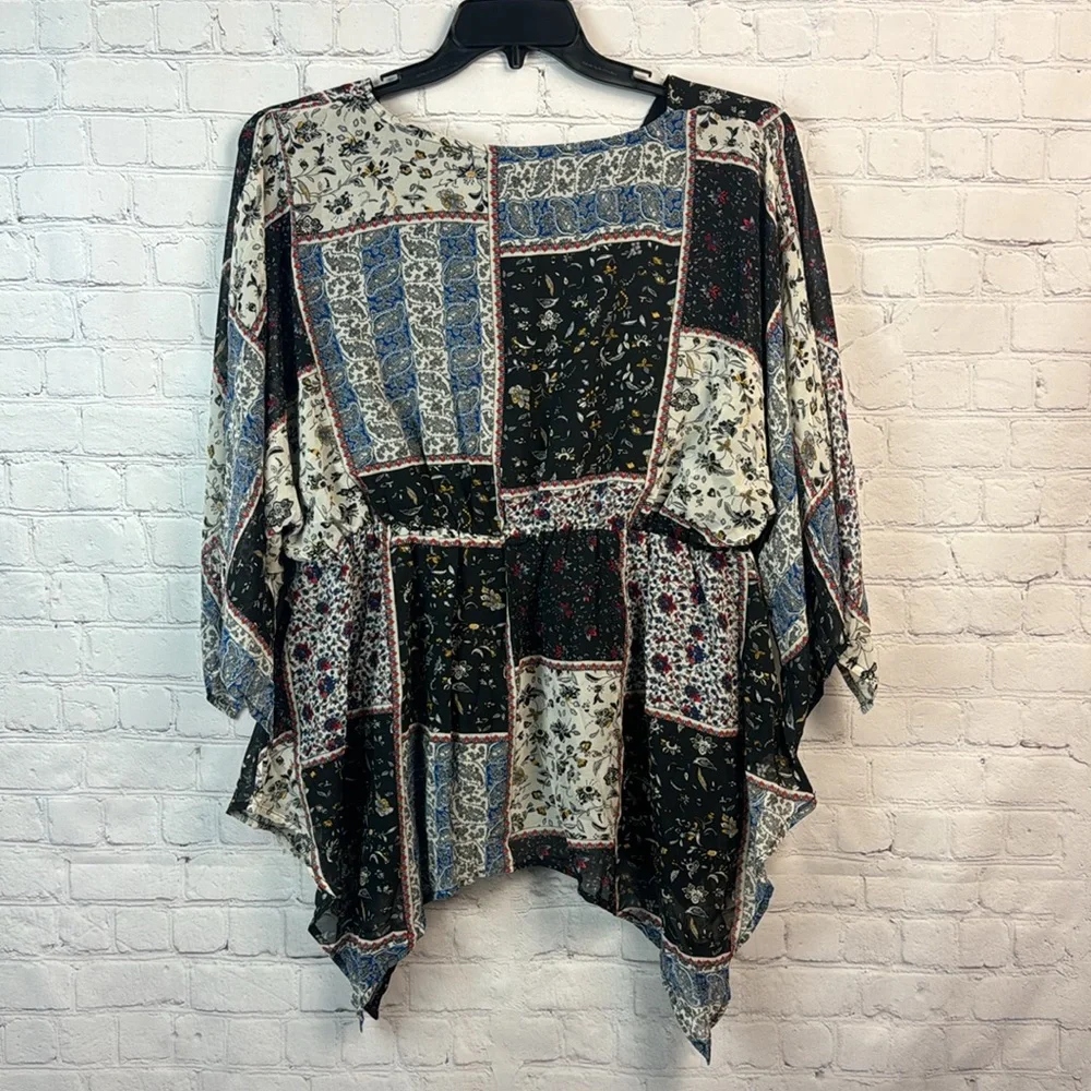 BloomChic Patchwork Pattern Flowy Elastic Waist Shark Bite Hem Top Plus Size 1X - Picture 7 of 8
